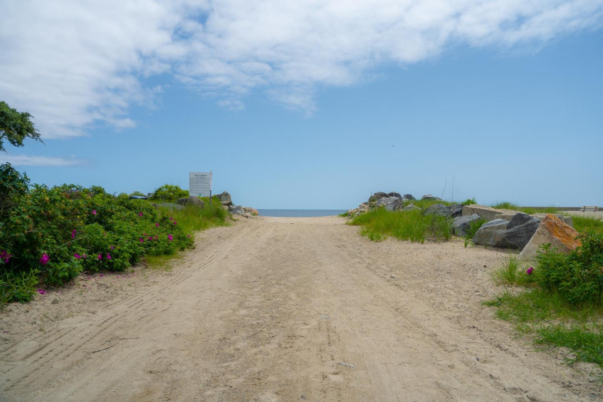 935 Ocean, A Beachside Inn Хэмптон Экстерьер фото